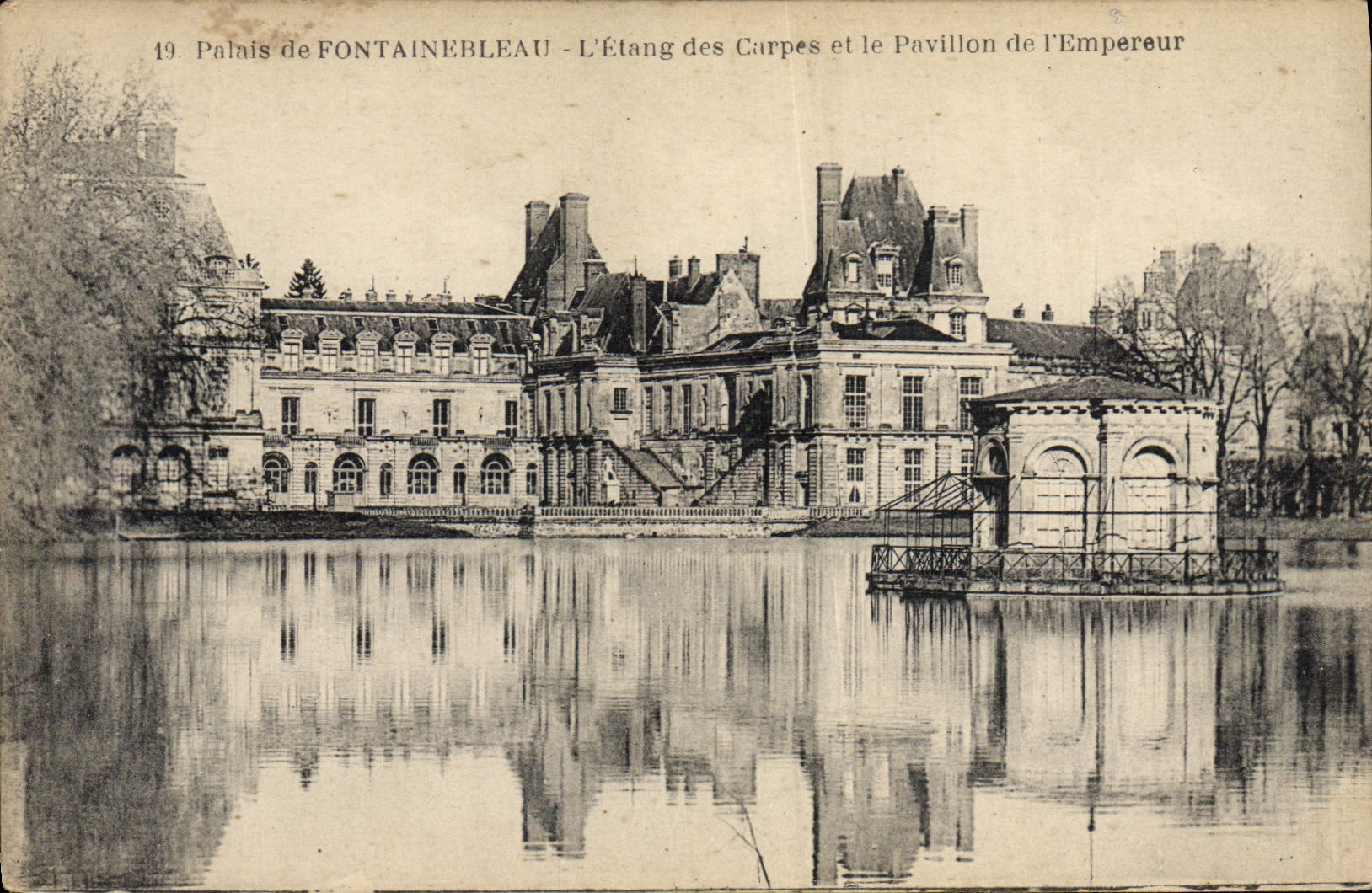 Schloss FONTAINEBLEAU - Der Karpfenteich und das Pavillon des Kaisers — unbekannter Verlag, Seriennummer 19