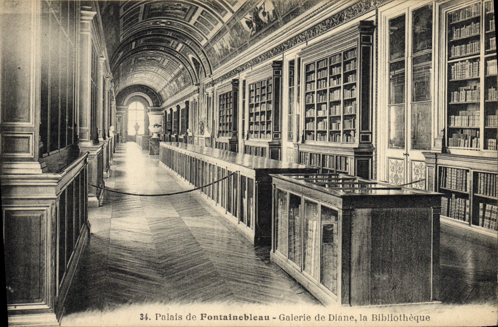 Palace of Fontainebleau — Gallery of Diane, the Library — n°34