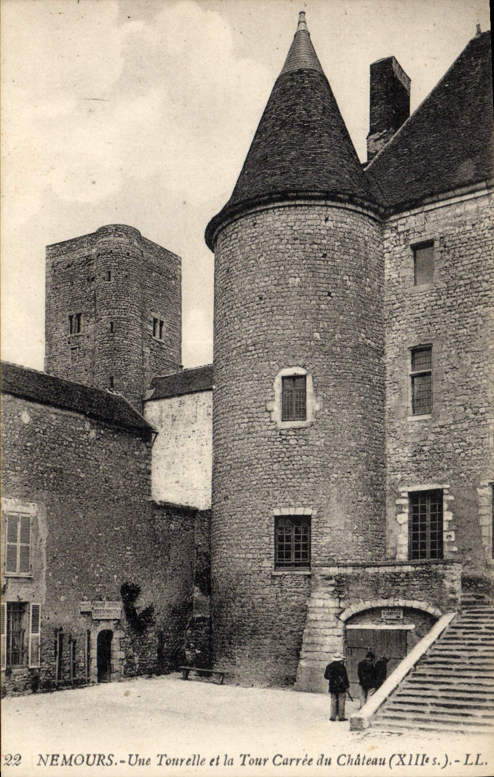 CPA Nemours Une Tourelle Et La Tour Carree Du Chateau