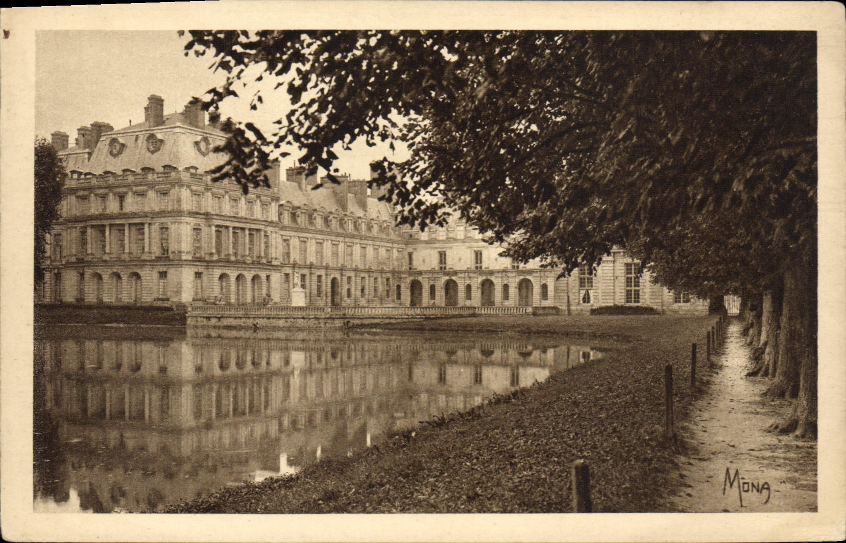 Château de Fontainebleau — Le Palais et l'Étang — éditeur Mona, n°502