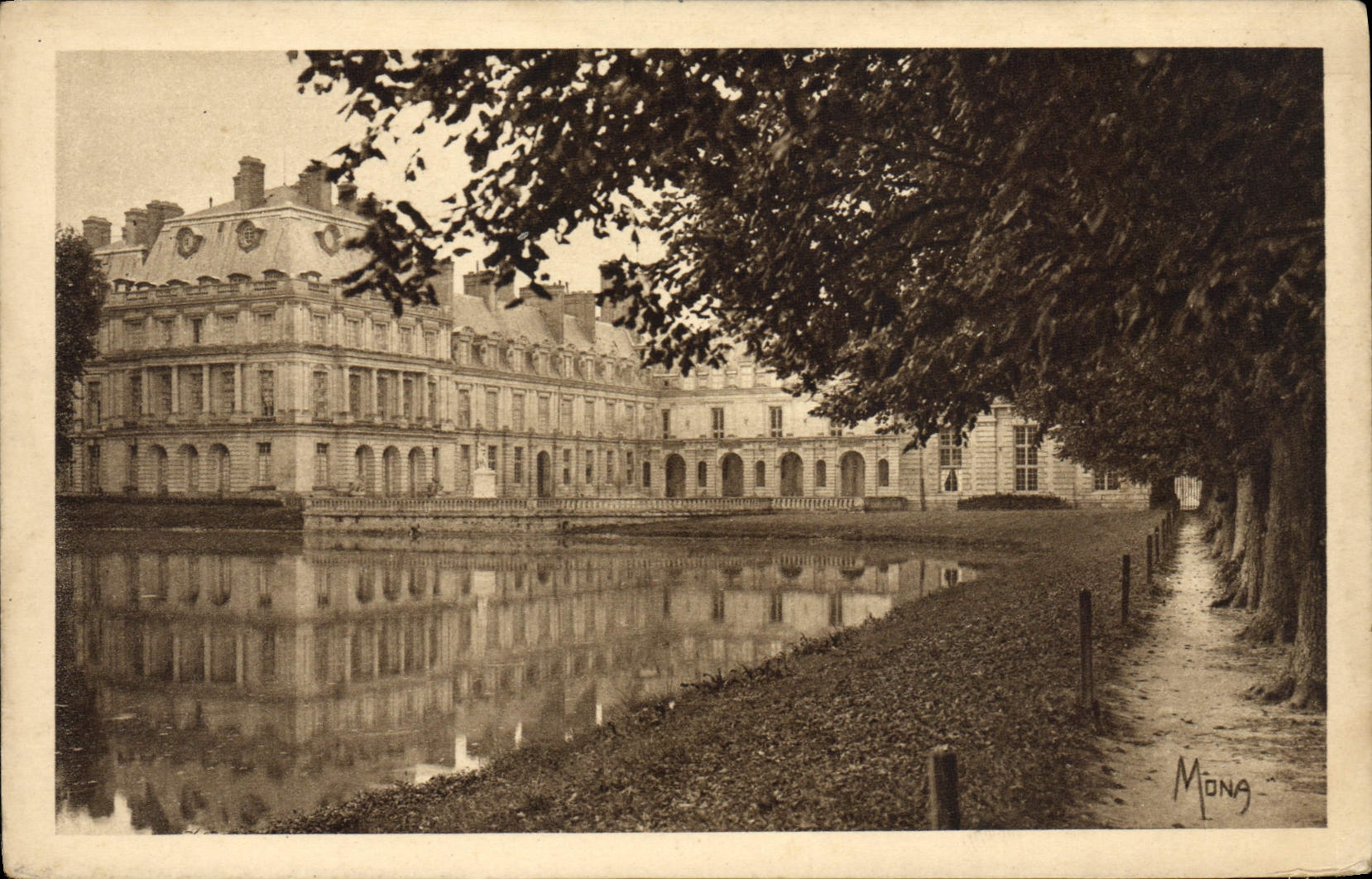 Schloss Fontainebleau — Das Schloss und der See — Verlag Mona, n° 502