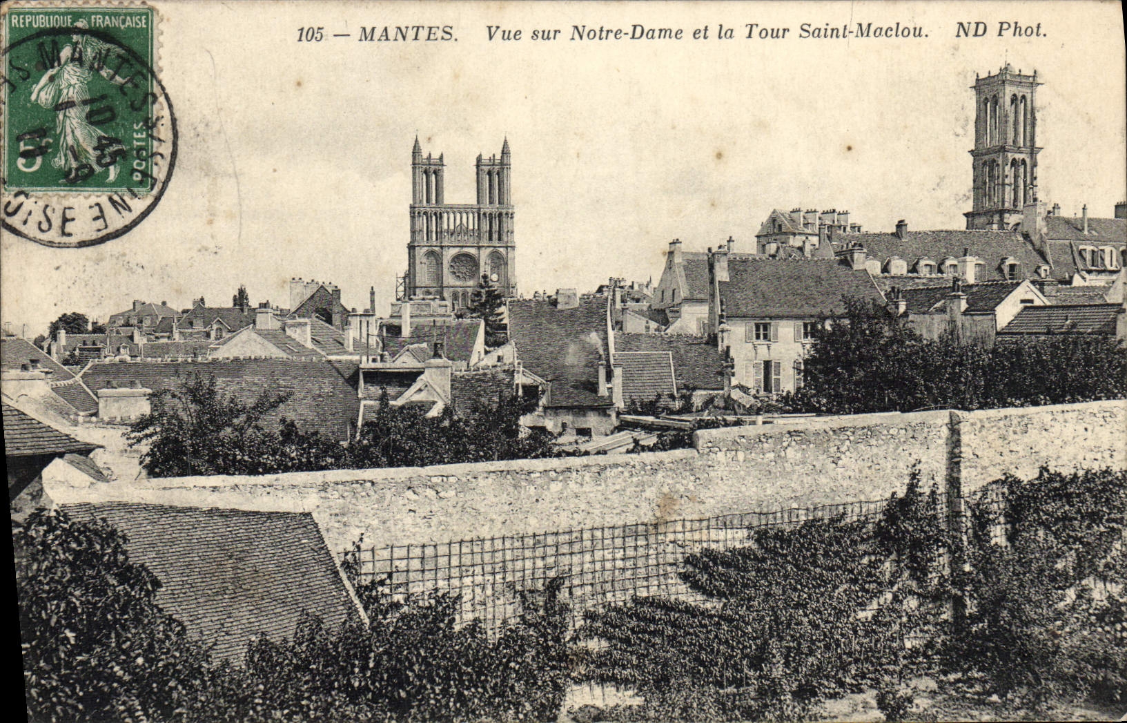 Mantes — Vue sur Notre-Dame et la Tour Saint-Maclou — ND Phot.
