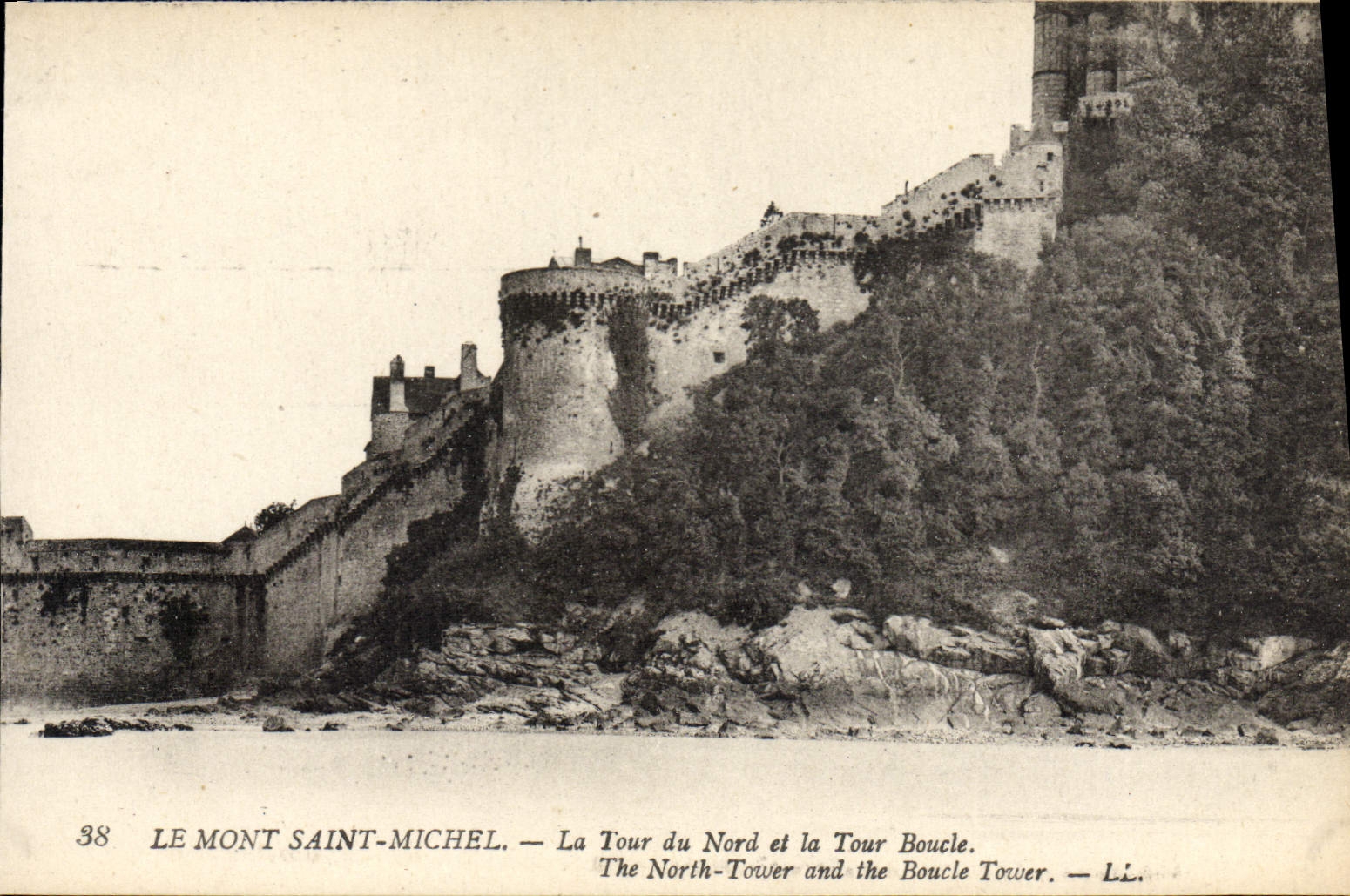 CPA Le Mont Saint Michel La Tour du Nord et la Tour Boucle