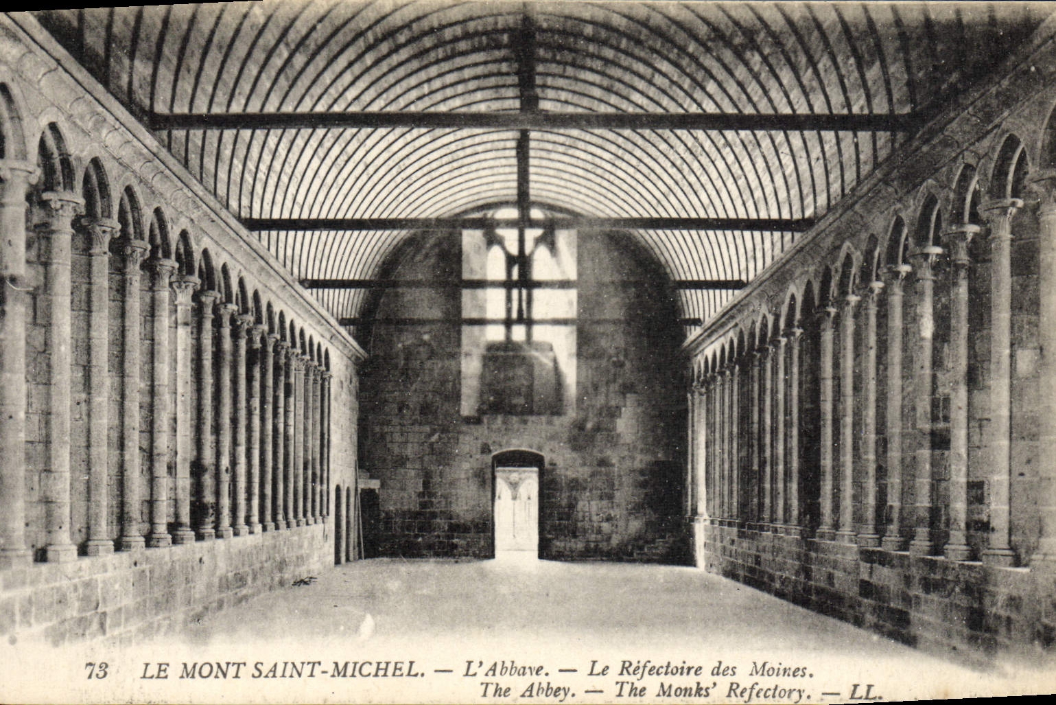 CPA Le Mont Saint Michel L'Abbaye Le refectoire des moines