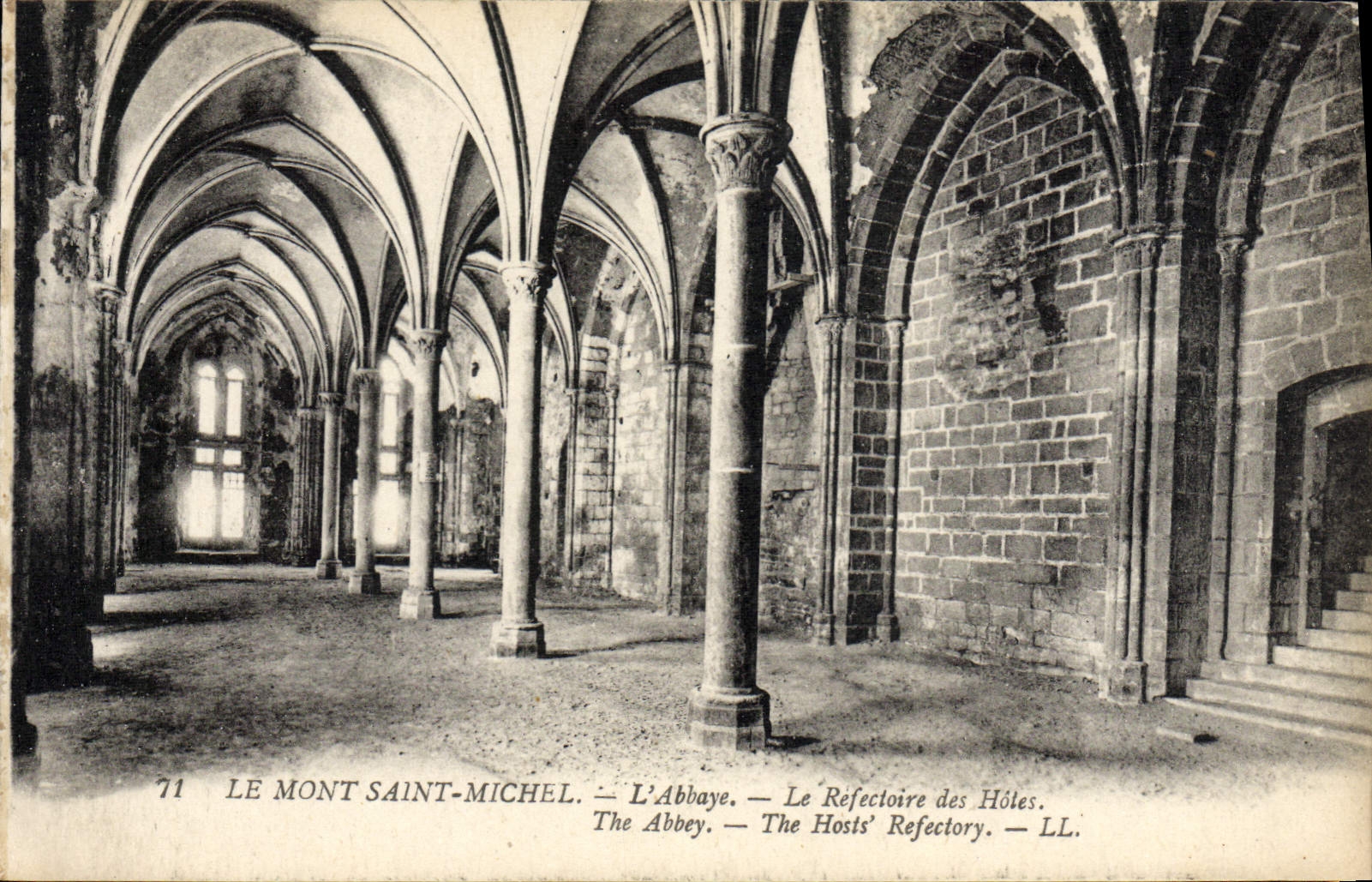 CPA Le Mont Saint Michel L'Abbaye Le refectoire des hotes