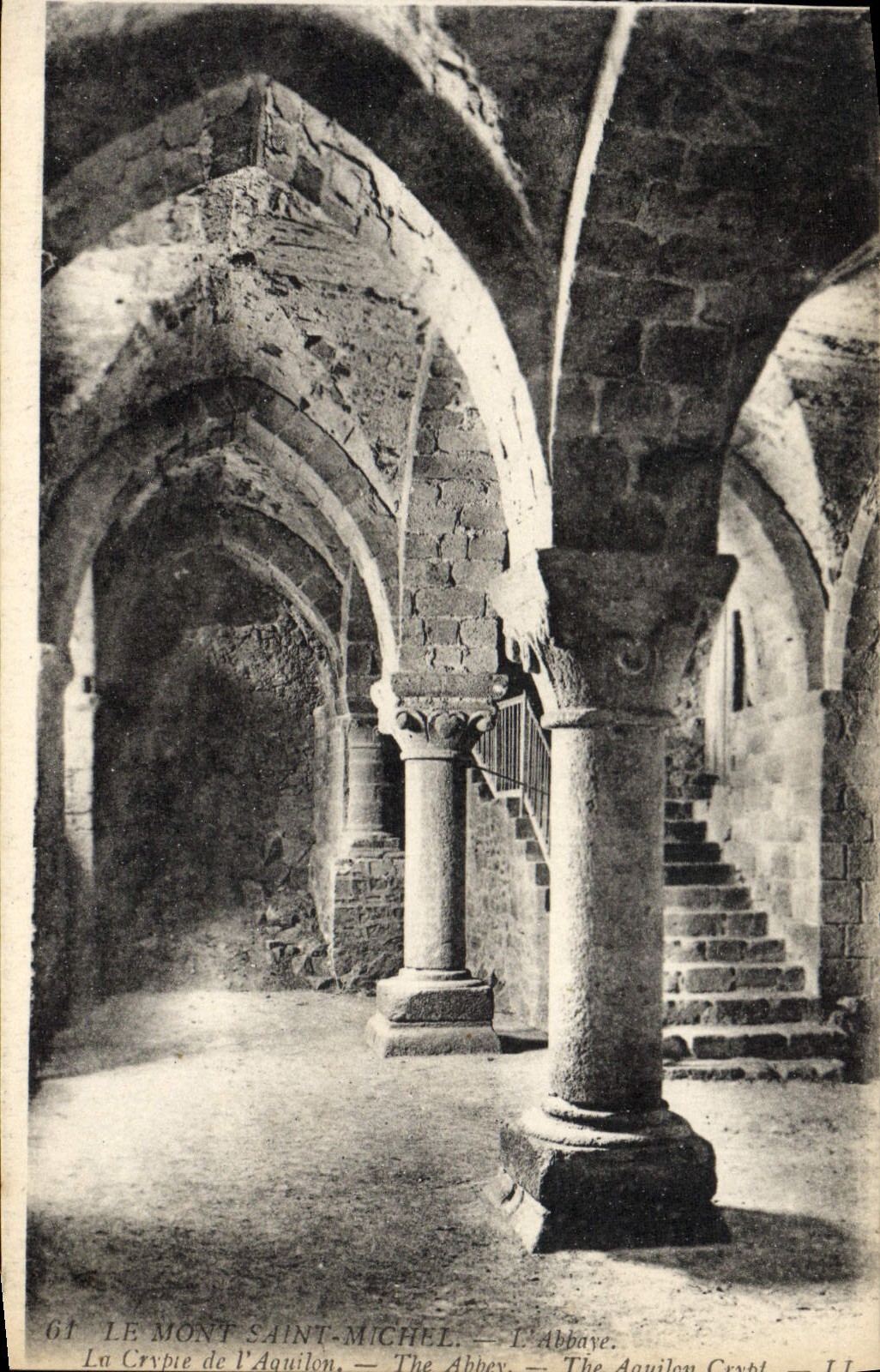 CPA Le Mont Saint Michel L'Abbaye La crypte de l'Aquilon