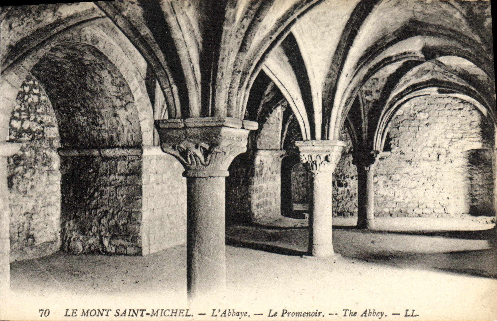 CPA Le Mont Saint Michel L'abbaye Le promenoir