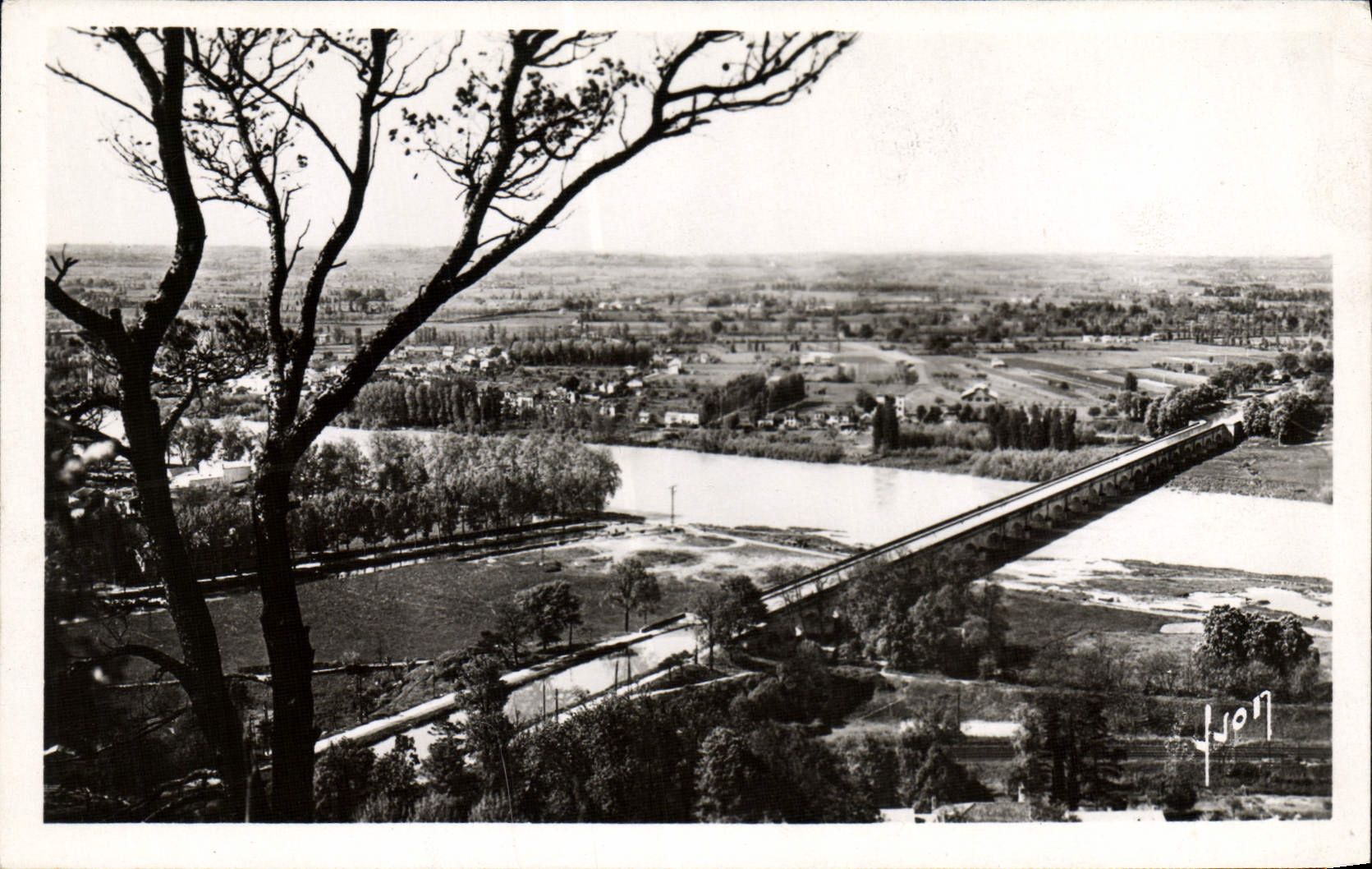 Agen (Lot-et-Garonne) — Vue sur la Garonne et le pont Canal — Éditions d'Art 'Yann' Paris