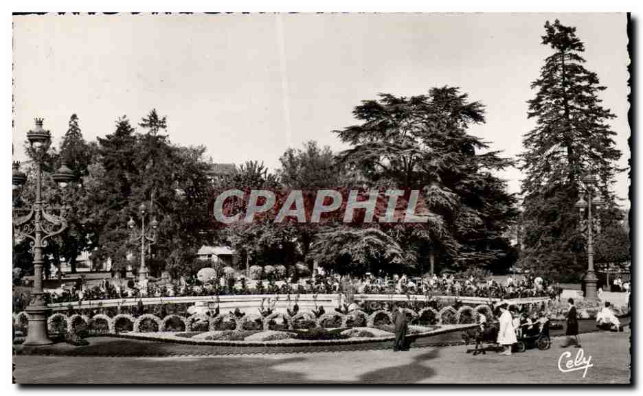 CPM Toulouse Un Coin du Jardin du Grand Rond