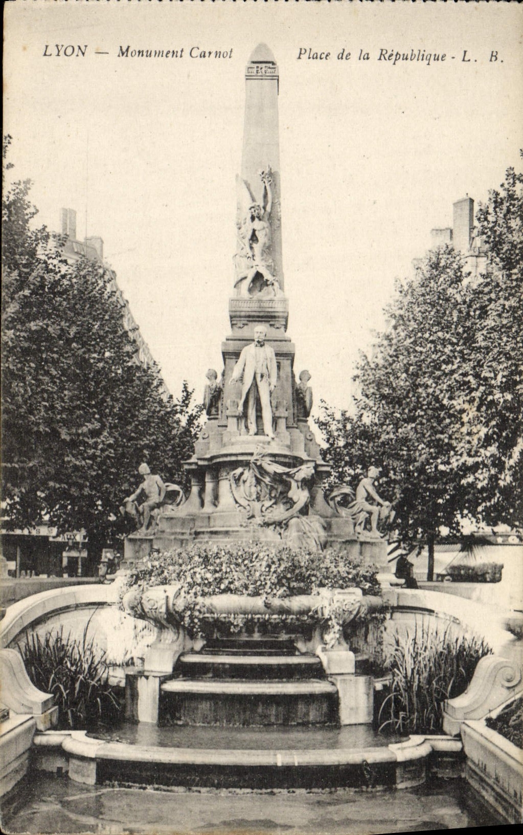 LYON — Monument Carnot — Place de la République — L. B.