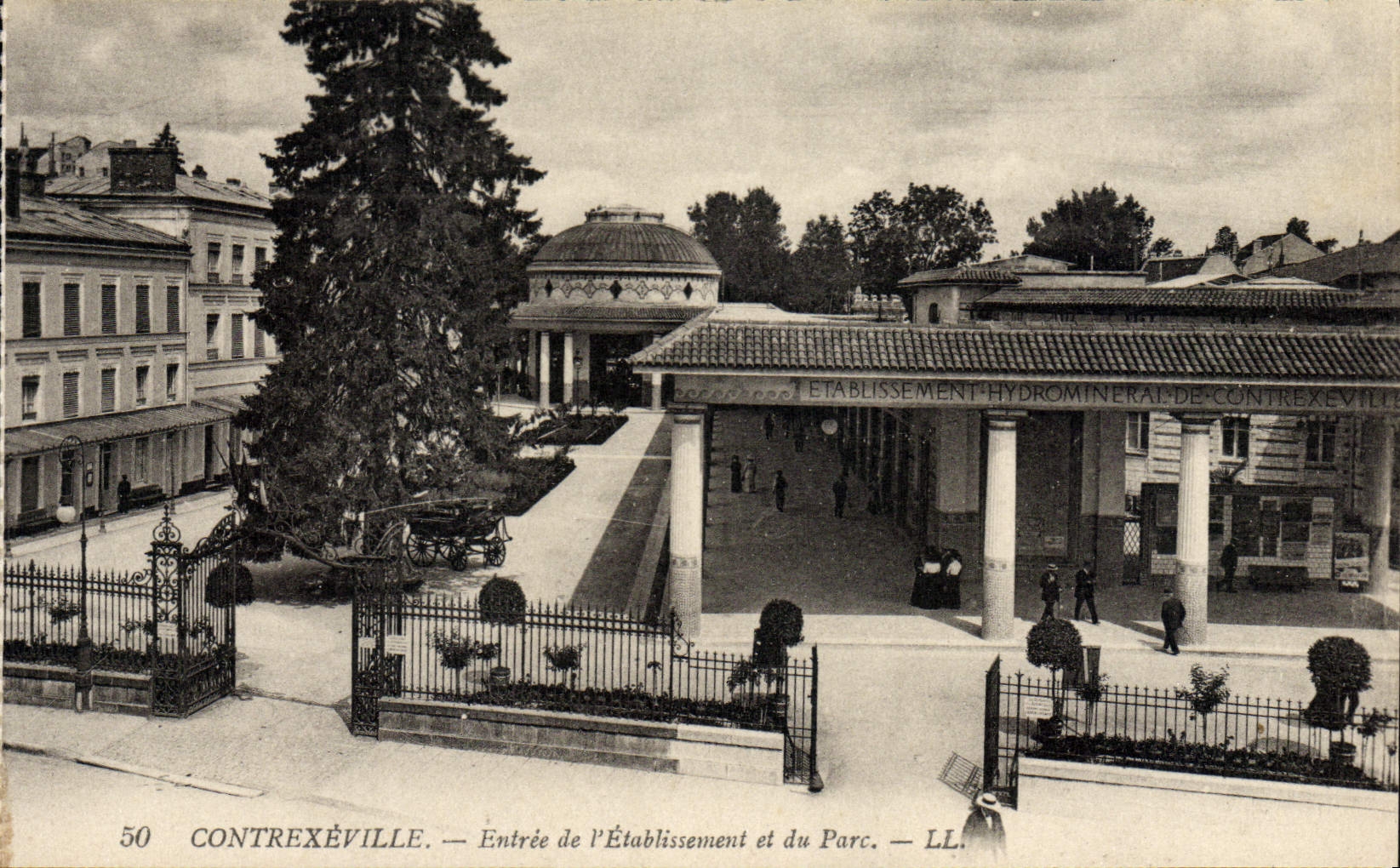CPA Contrexeville Entree de L'Etablissement et du Parc
