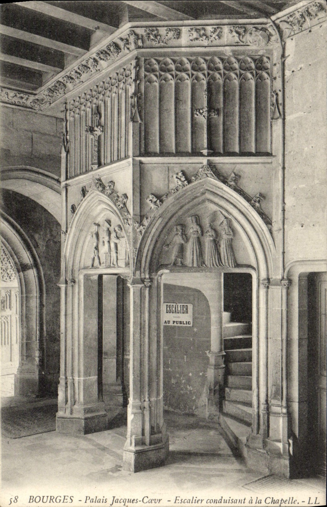 Bourges - Palais Jacques-Cœur - Escalier conduisant à la Chapelle - LL