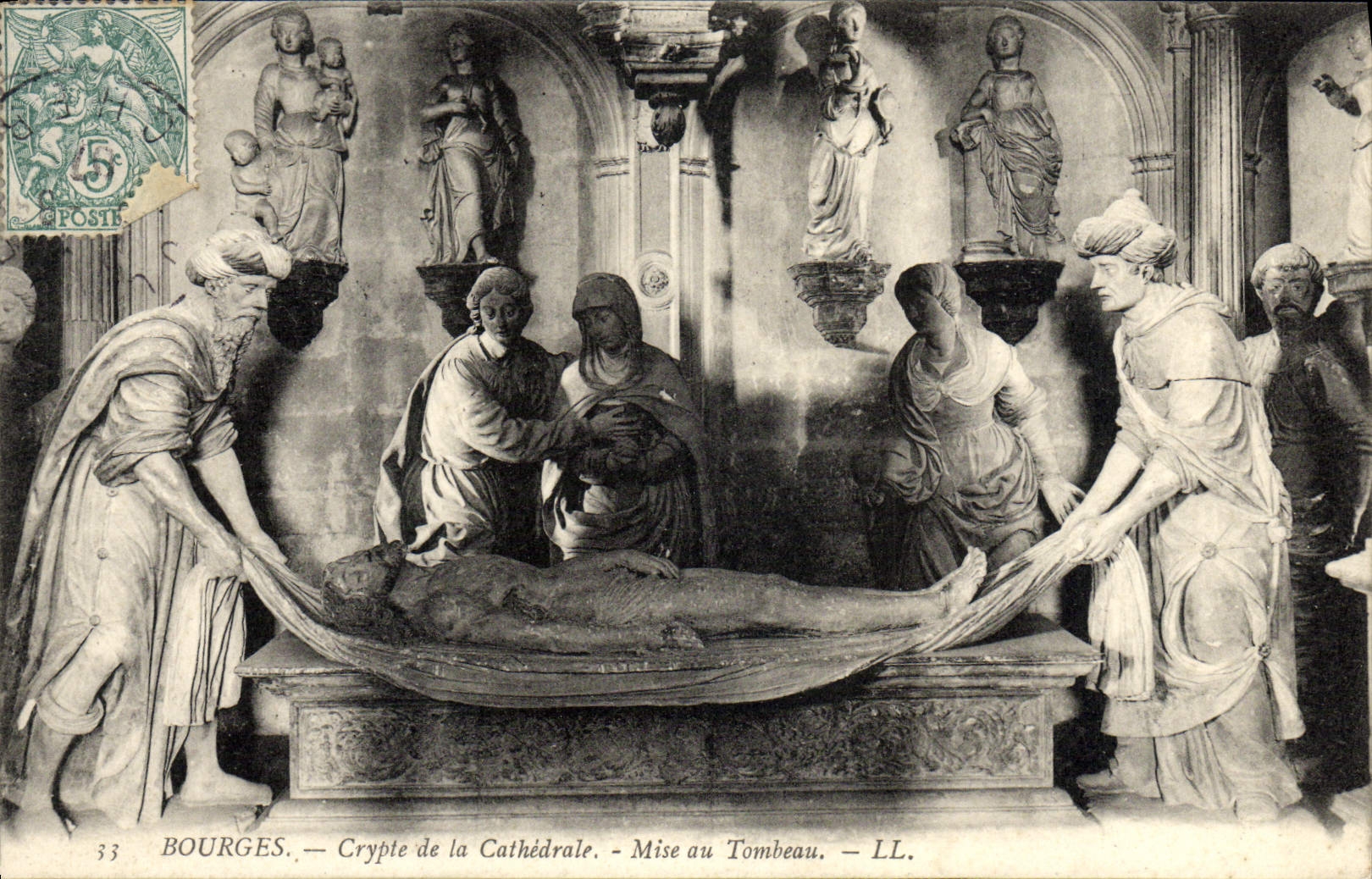 CPA Bourges Crypte de la cathedrale Mise au tombeau 
