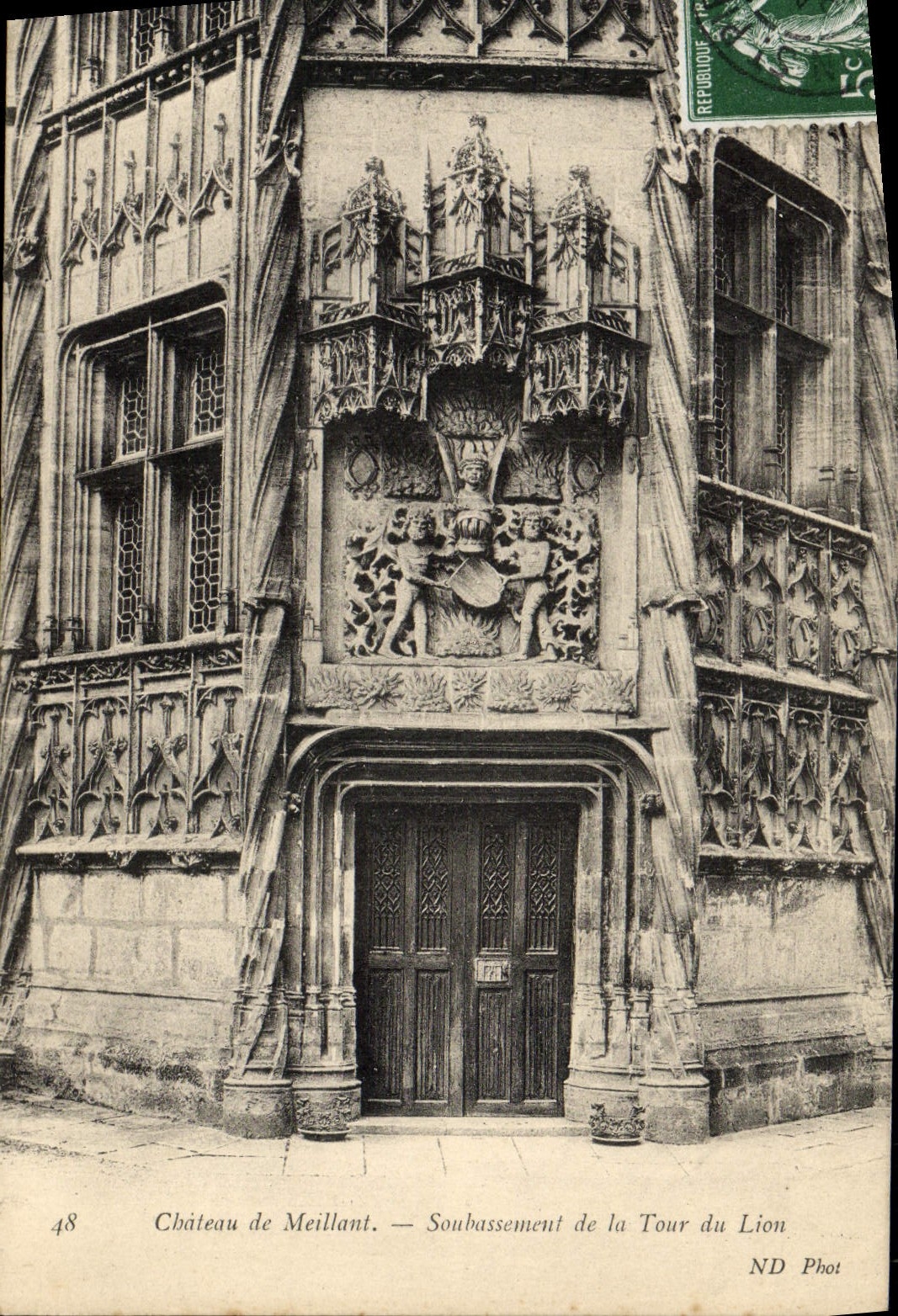 Château de Meillant — Soubassement de la Tour du Lion — ND Phot