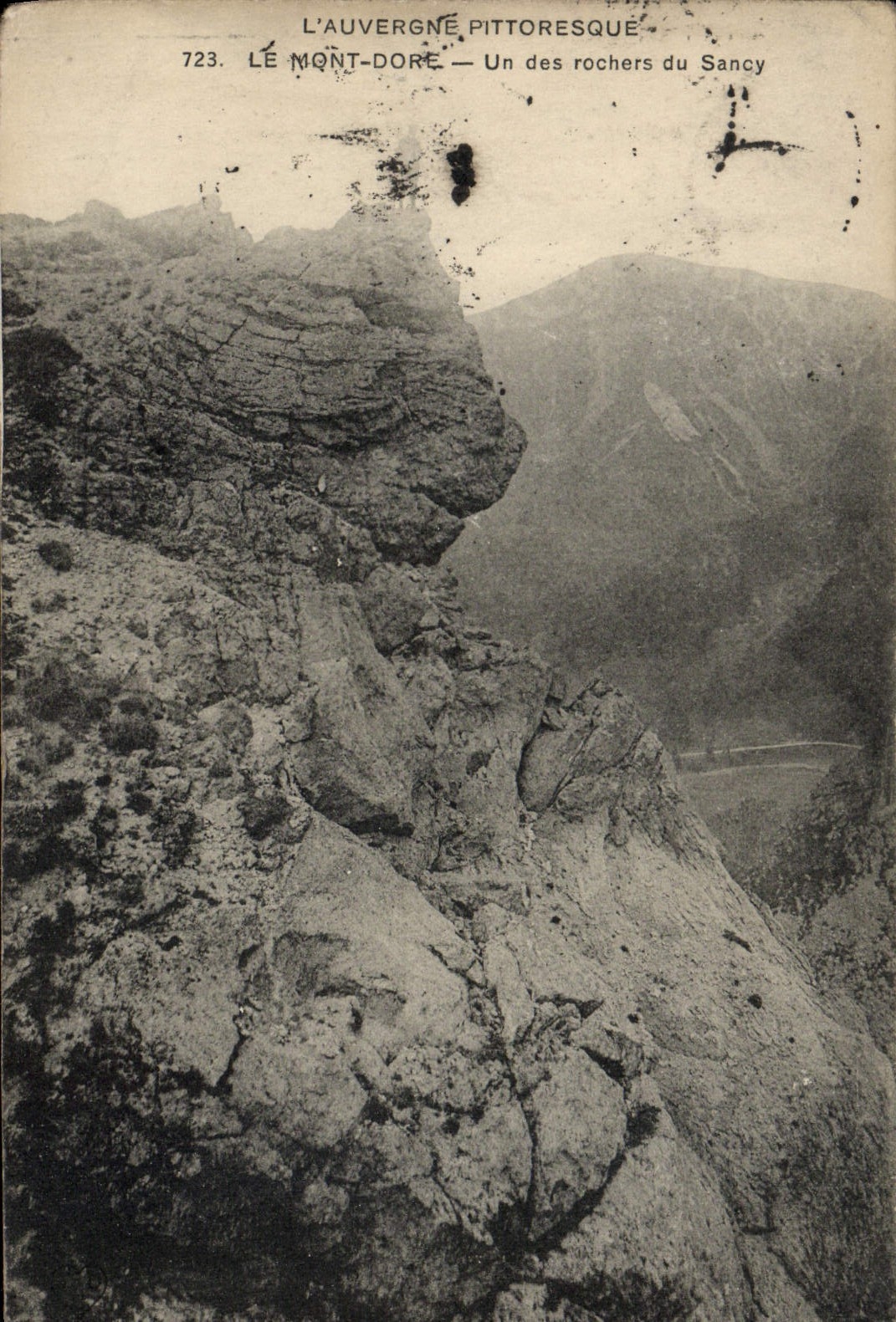 CPA L'Auvergne Pittoresque Le Mont Dore un des rochers du Sancy 