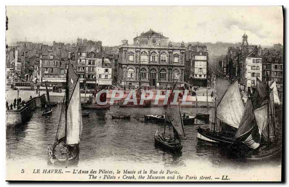 CPA Le Havre L'Anse des Pilotes le Musee et la Rue de Paris Bateaux