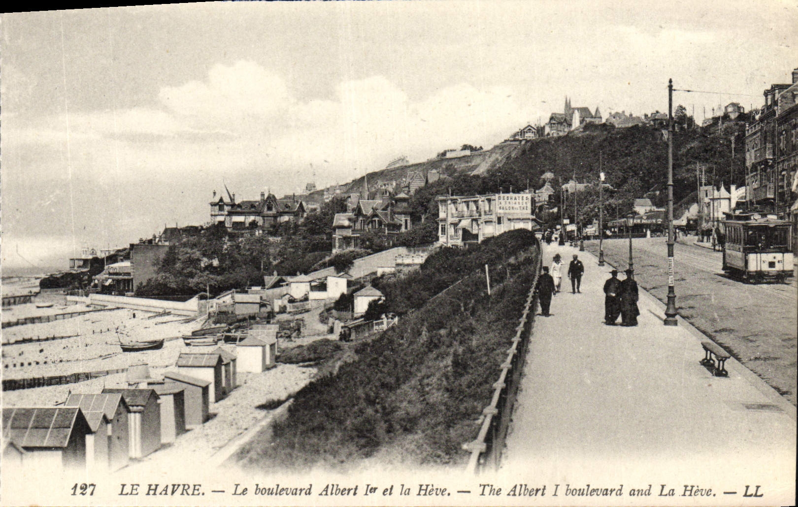 CPA Le Havre Le Boulevard Albert 1er et la Heve Tramway