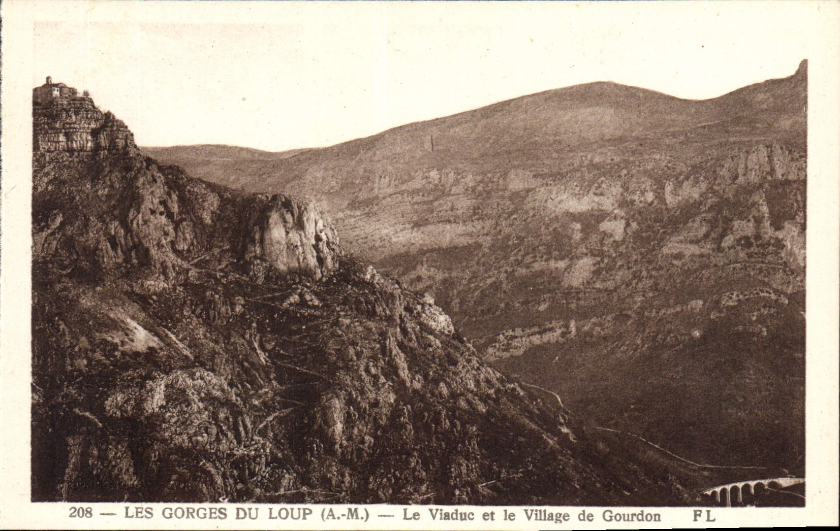 CPA Les Gorges Du Loup Le viaduc et le village de Gourdon
