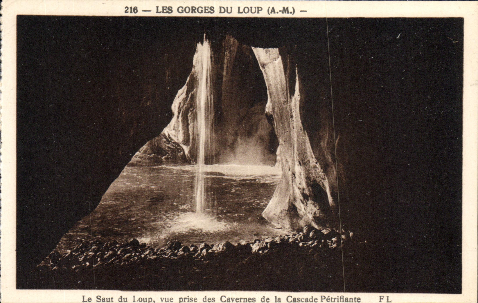 CPA Gourdon Les Gorges Du Loup a travers la cascade petrifiante
