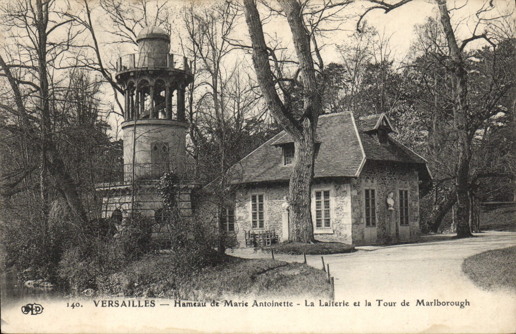 CPA Versailles Hameau de Marie Antoinette La Laiterie et la tour de Marlborough