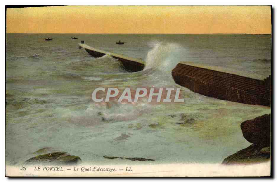 CPA Le Portel Le Quai d'Accostage