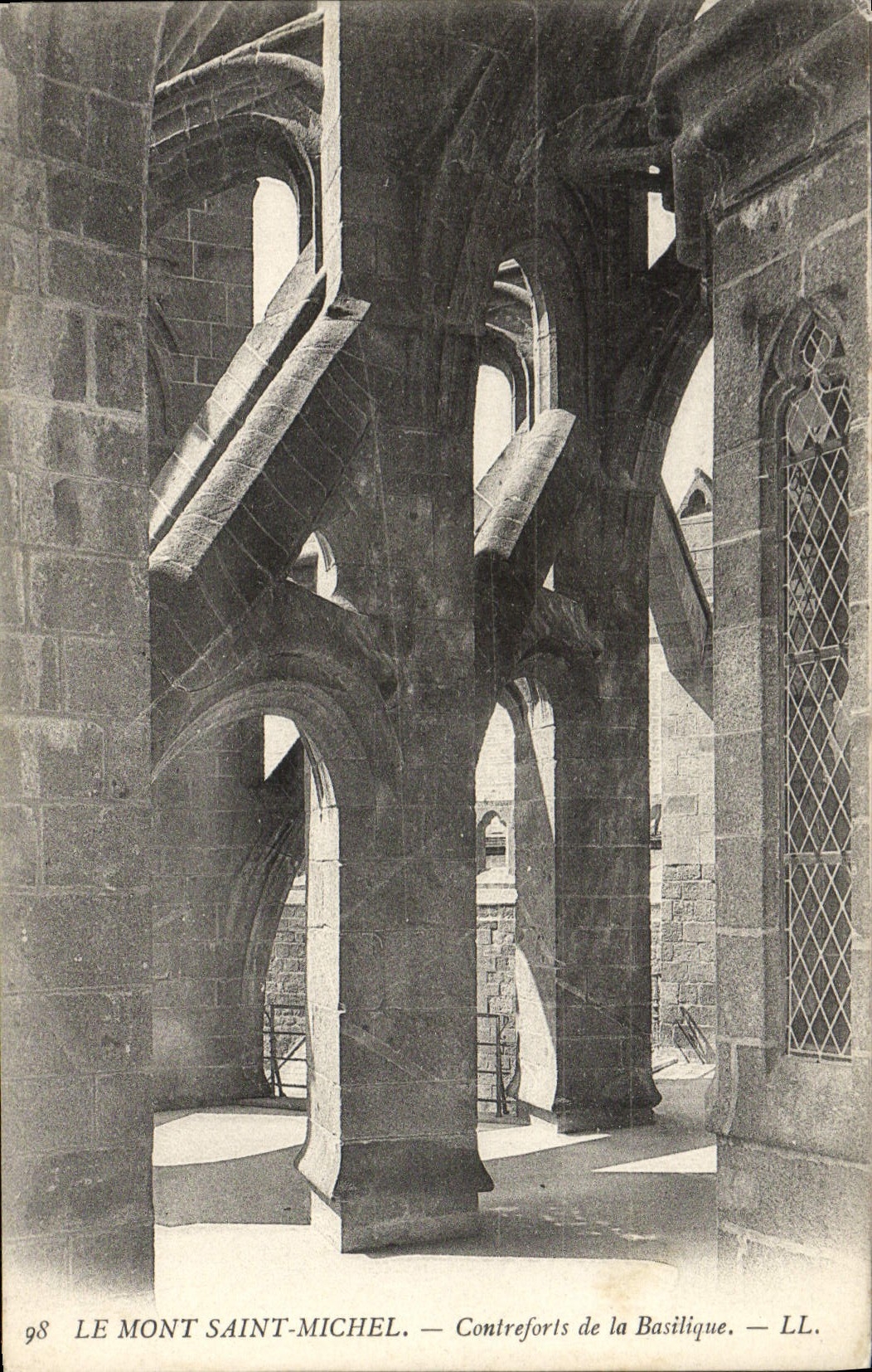 CPA Le Mont Saint Michel Contreforts de la Basilique