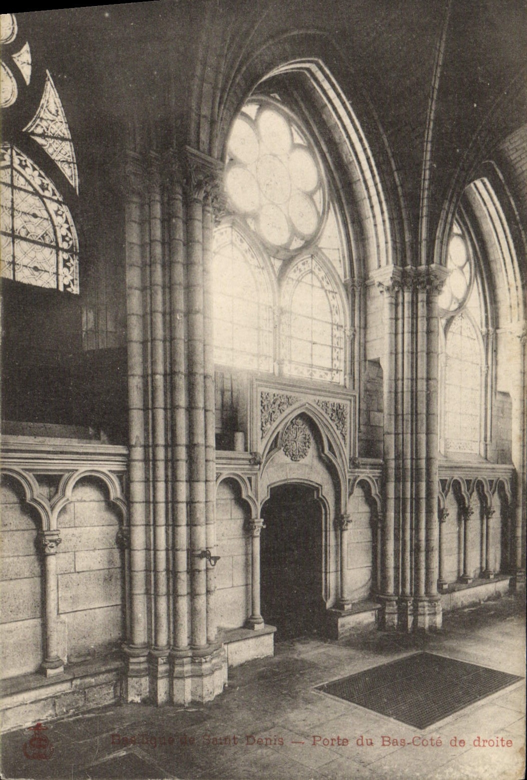 CPA Basilique de Saint Denis Porte du Bas Cote de droite