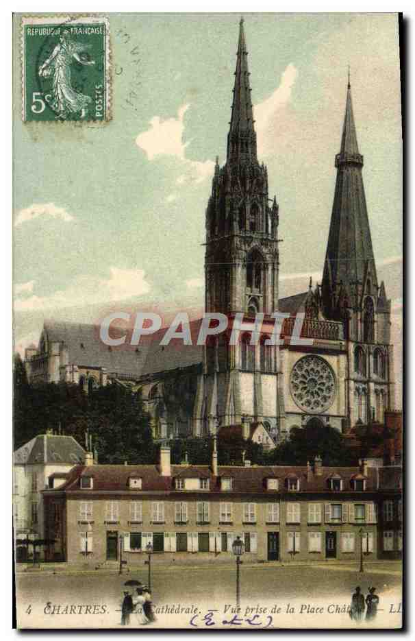 CPA Chartres La Cathedrale Vue prise de la place 