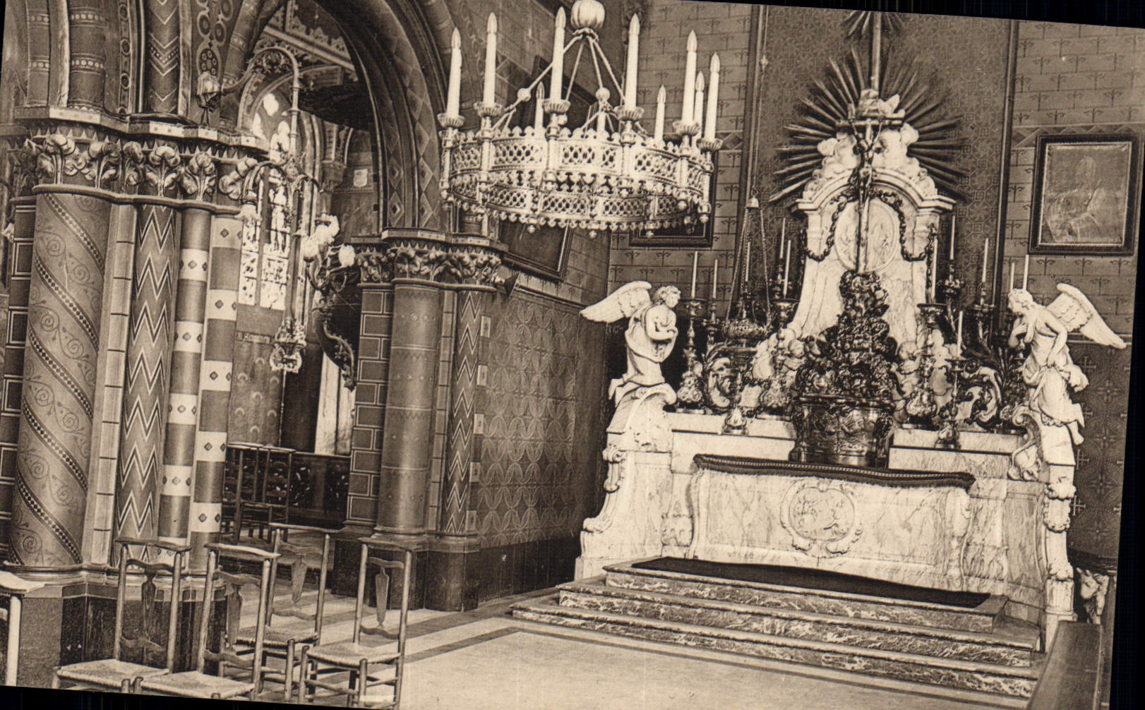 CPA Bruges Interieur de la basilique du St Sang