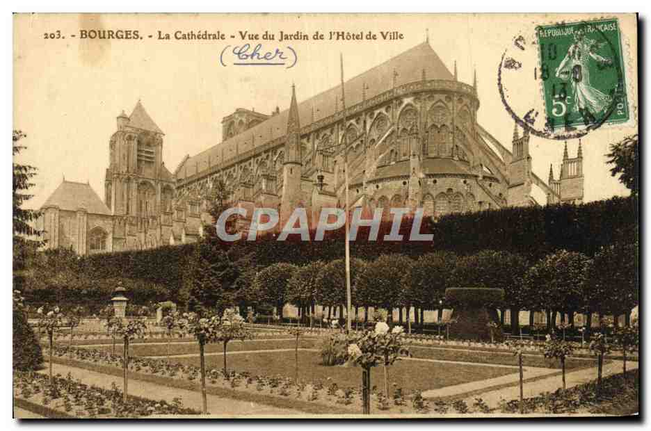 CPA Bourges La Cathedrale Vue du jardin de l'hotel de ville