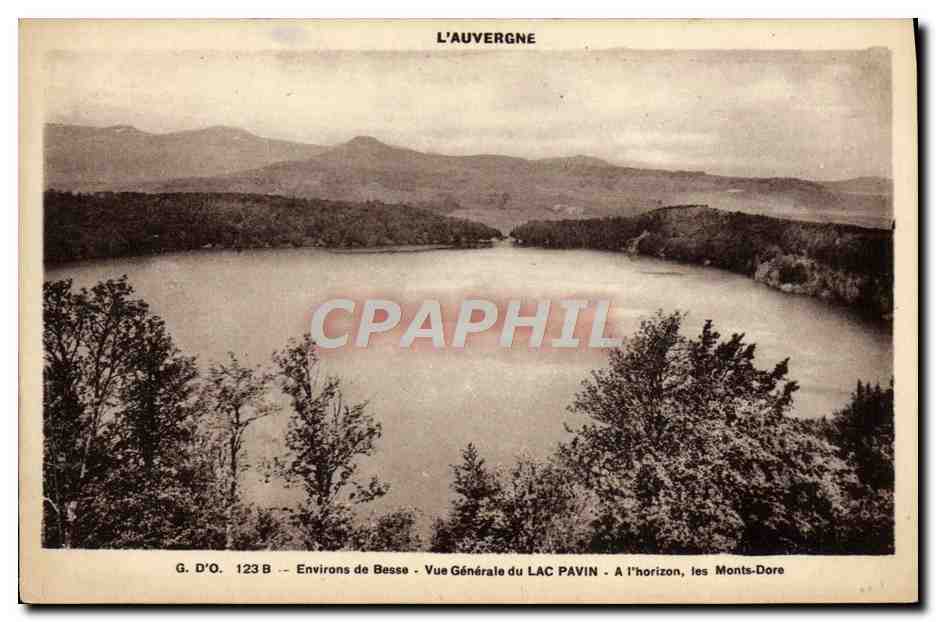 CPA L'Auvergne Environs De Besse Vue Generale du lac pavin A l'horizon Les Monts Dore 