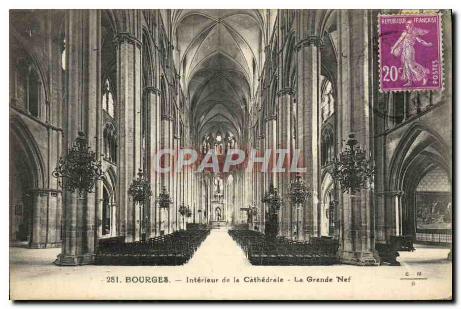 CPA Bourges Interieur de la Cathedrale La Grande nef