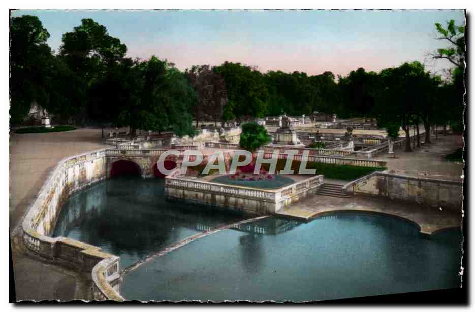 Nîmes - Der Garten der Fontaine — Die Quelle — Éditions O.P.