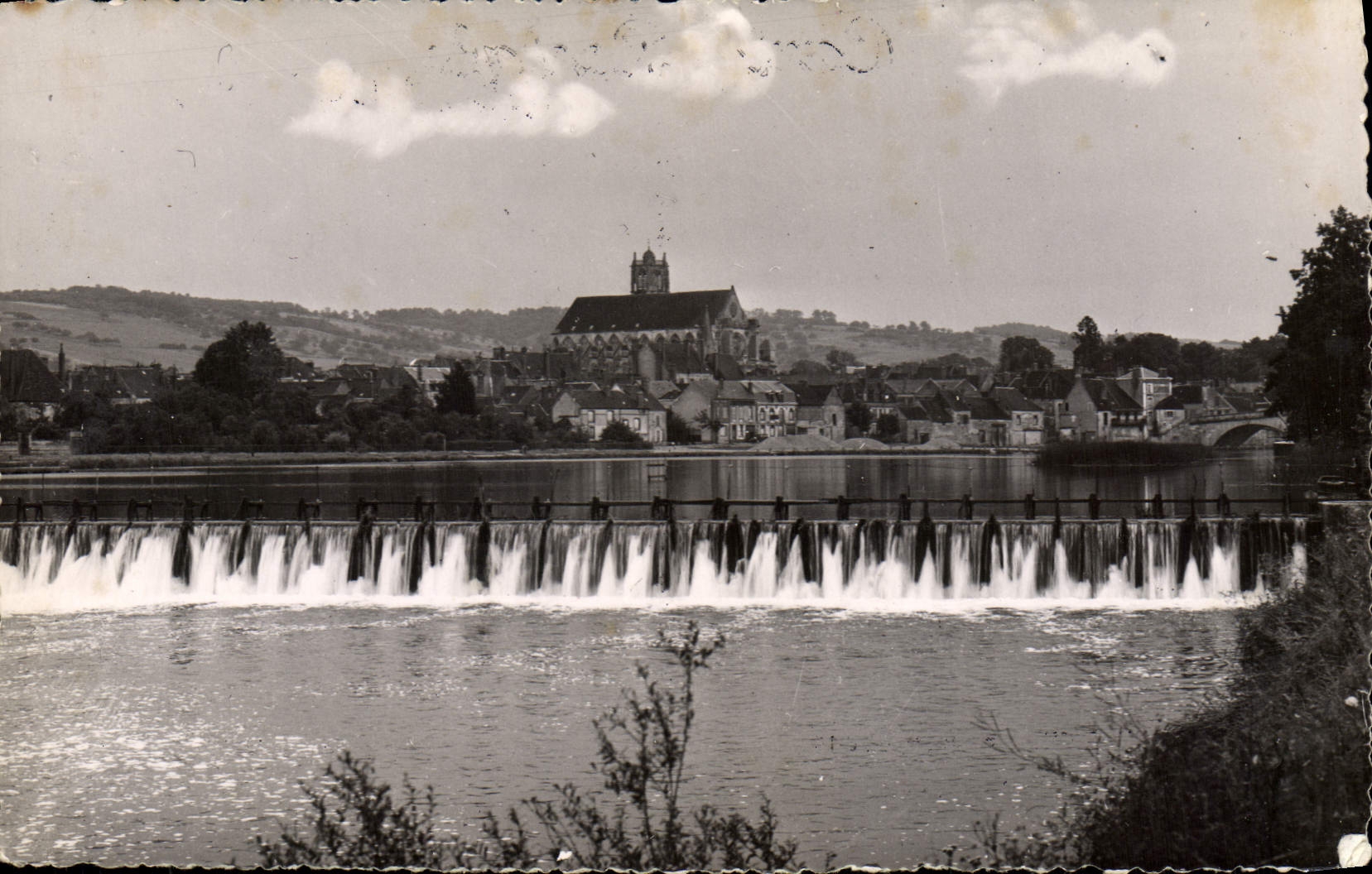 Villeneuve-sur-Yonne — Les bords de l'Yonne, le barrage — éditeur Collin Tannin