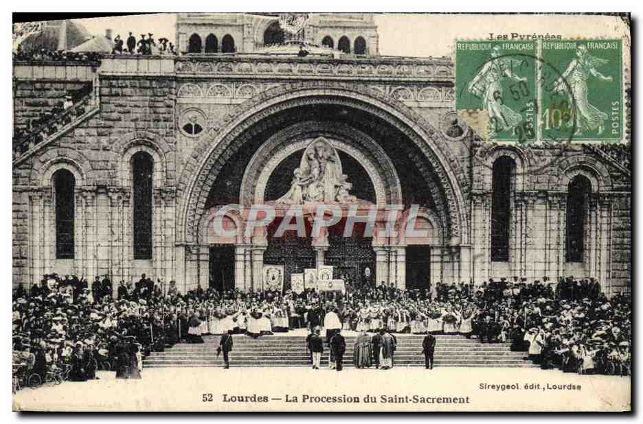 CPA Lourdes La Procession du Saint Sacrement