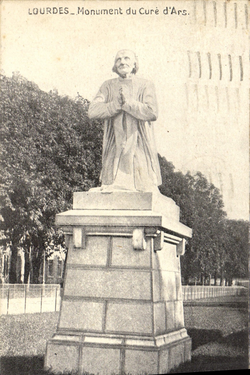 CPA Lourdes Monument du Cure d'Arts
