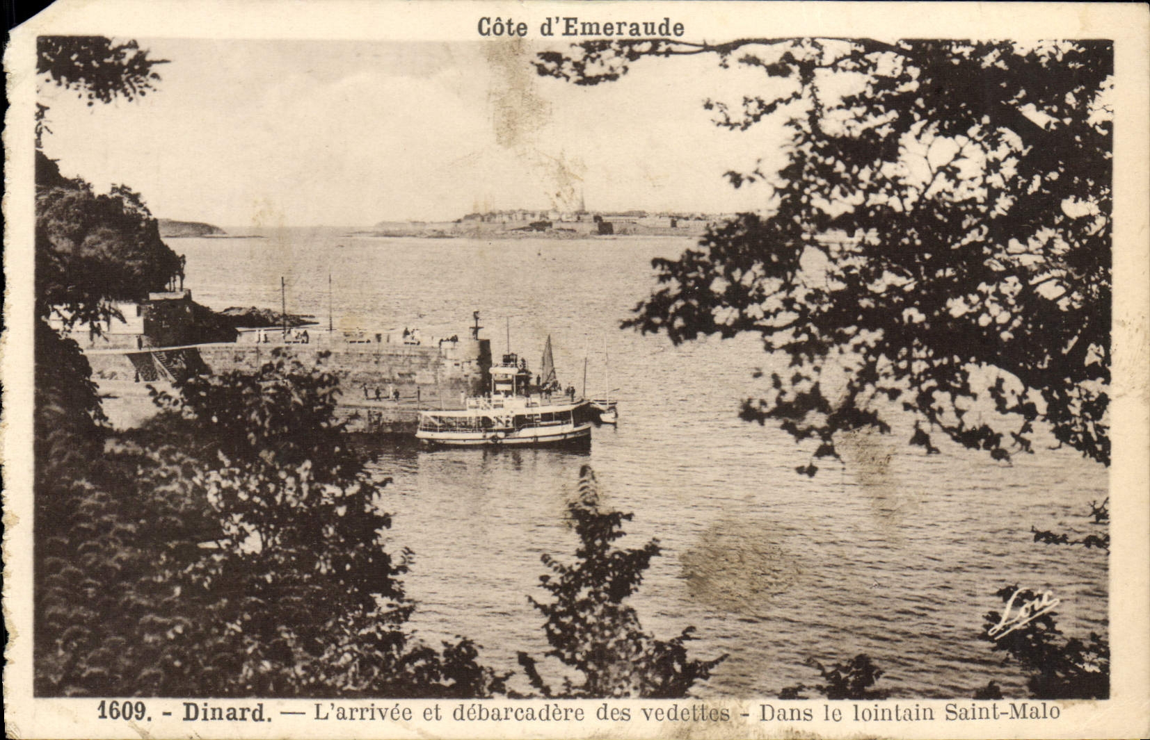 Dinard — L'arrivée et débarcadère des vedettes — Dans le lointain Saint-Malo — Côte d'Émeraude — n°1609