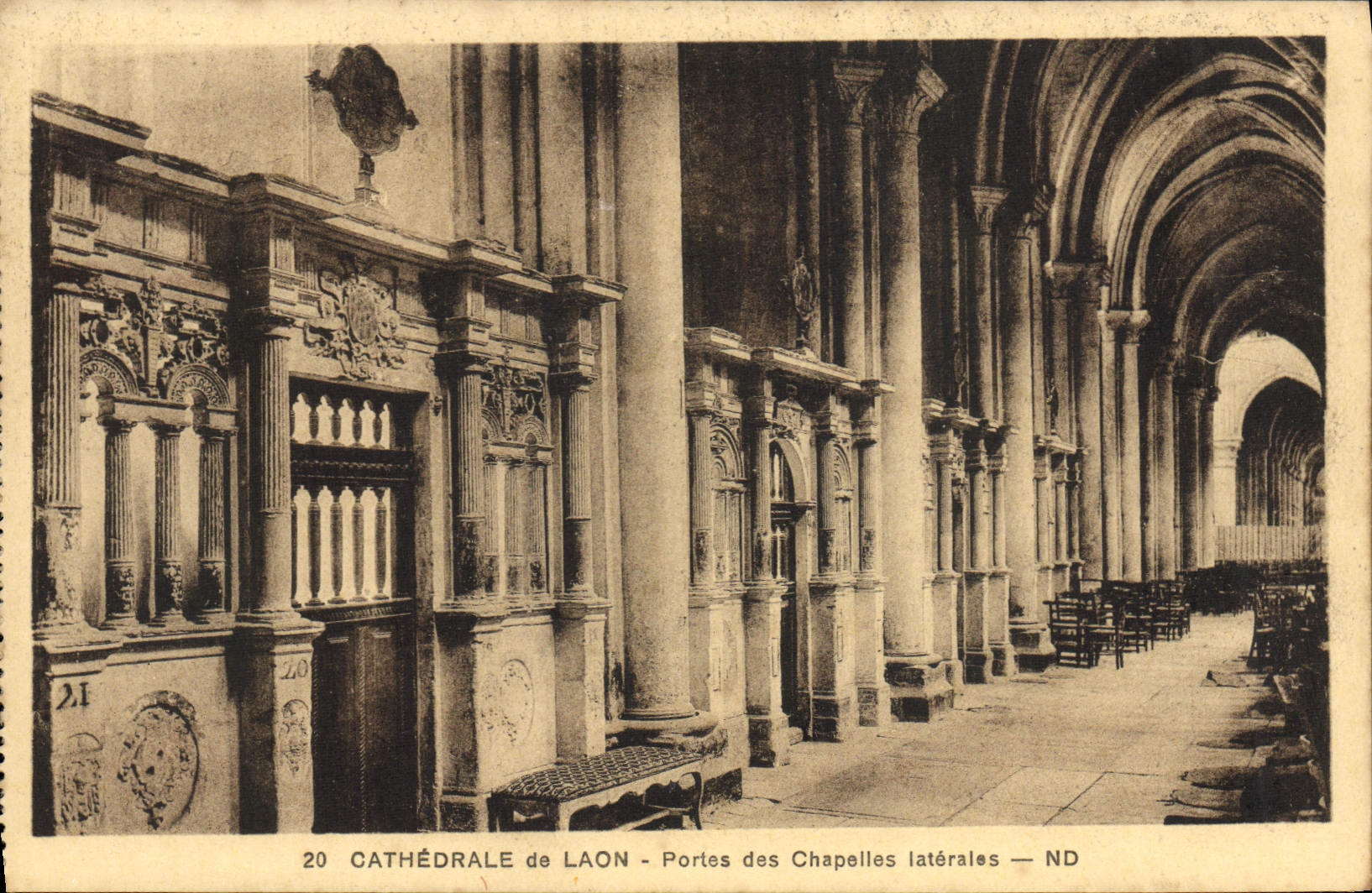 CPA Cathedrale de Laon Portes des Chapelles laterales