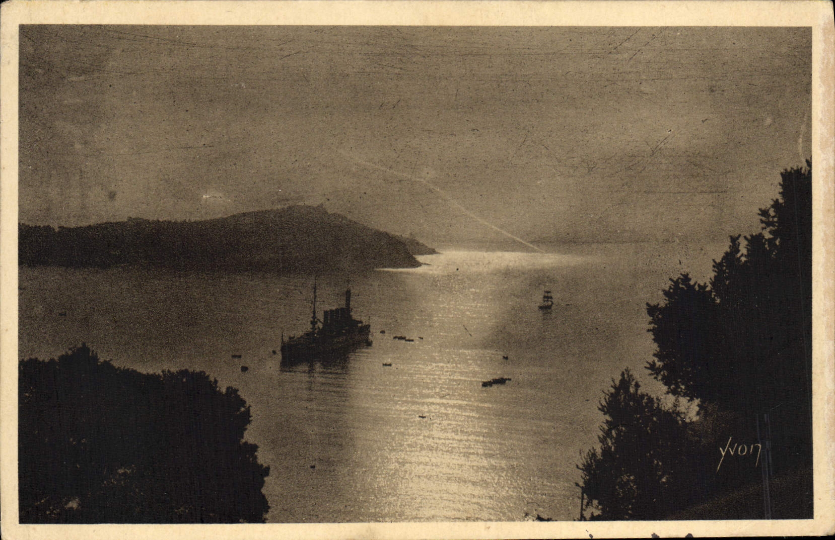 Coucher de soleil sur la Rade — Villefranche (Alpes-Maritimes) — Les Éditions d'Art Yvon, n° 17