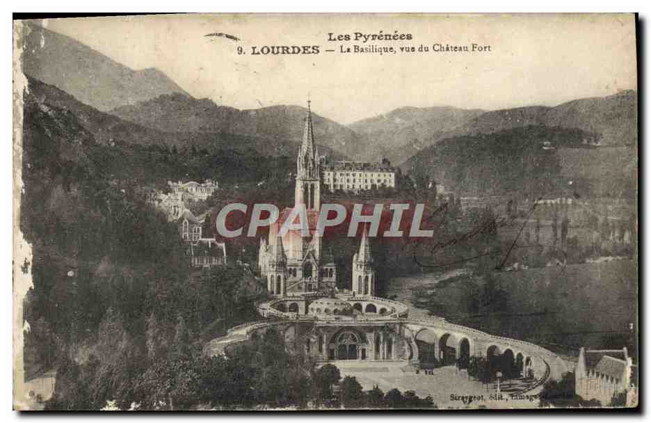 CPA Lourdes La Bailique Vue du chateau fort 