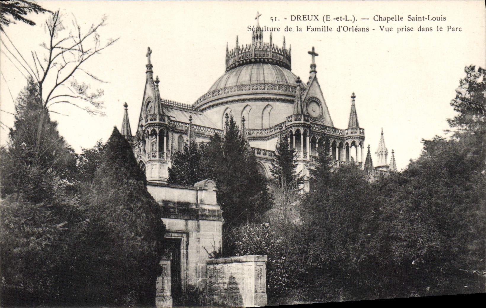 Dreux (E.-et-L.) — Chapelle Saint-Louis — Sépulture de la Famille d'Orléans