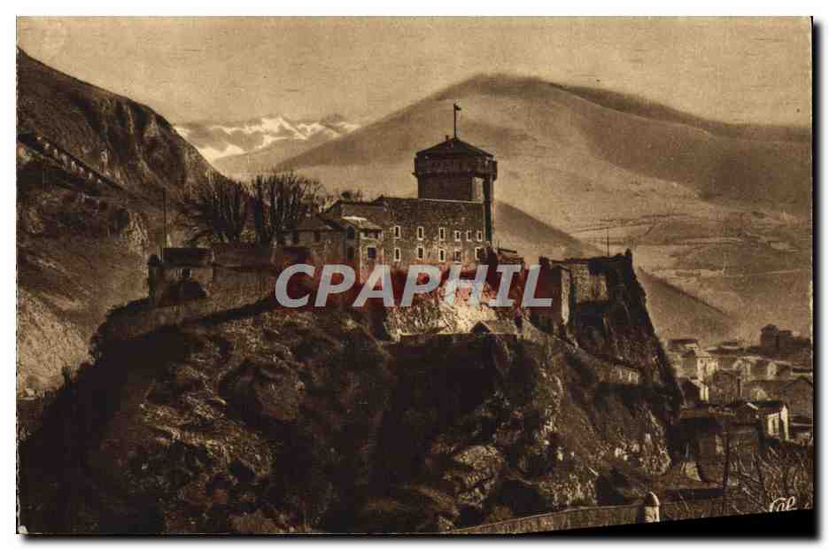 CPA Lourdes Le Chateau Fort