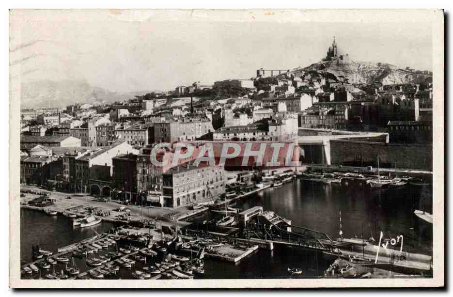 CPA Marseille Le Vieux Port et ND de la Garde Bateaux