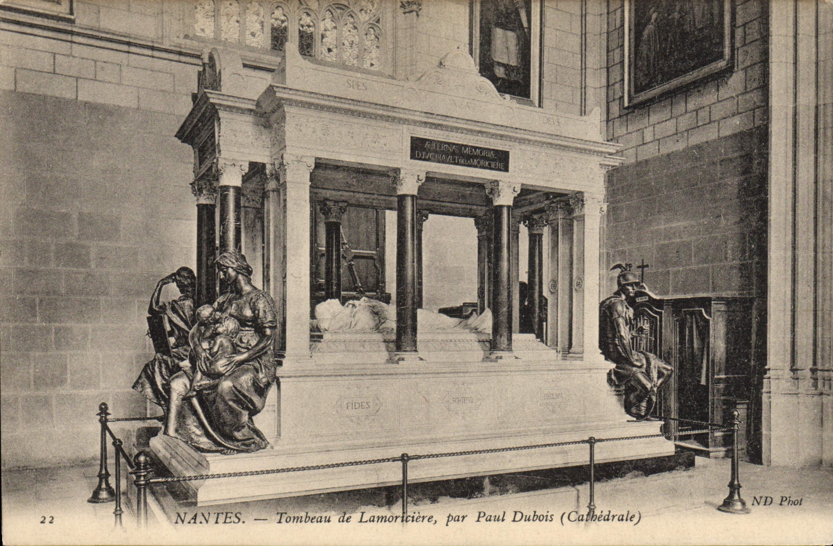 CPA Nantes Tombeau De Lamoriciere par Paul dubois Cathedrale