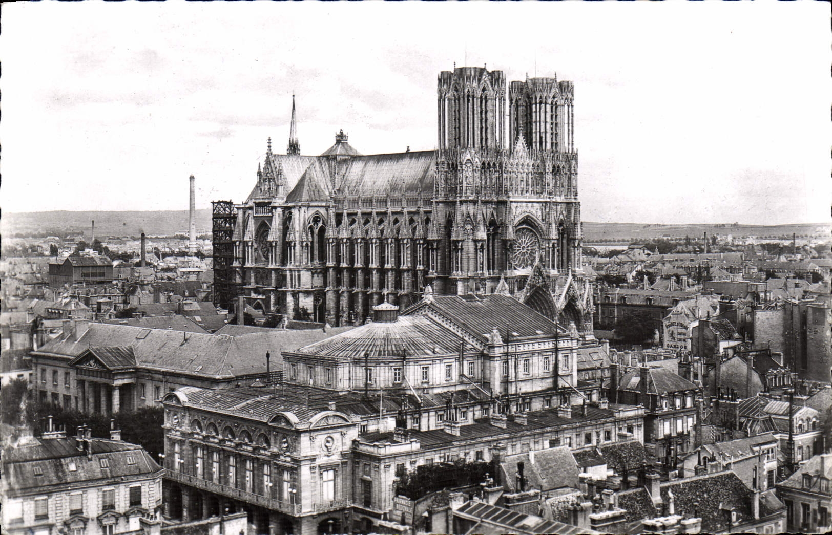 CPM Reims Panorama Pris De I'Eglise Saint Jacques 
