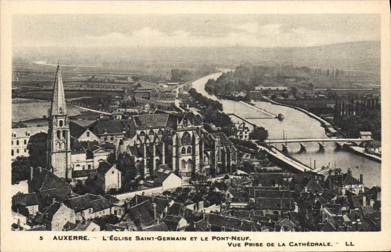 Auxerre — L'Église Saint-Germain et le Pont-Neuf — Vue prise de la cathédrale — LL
