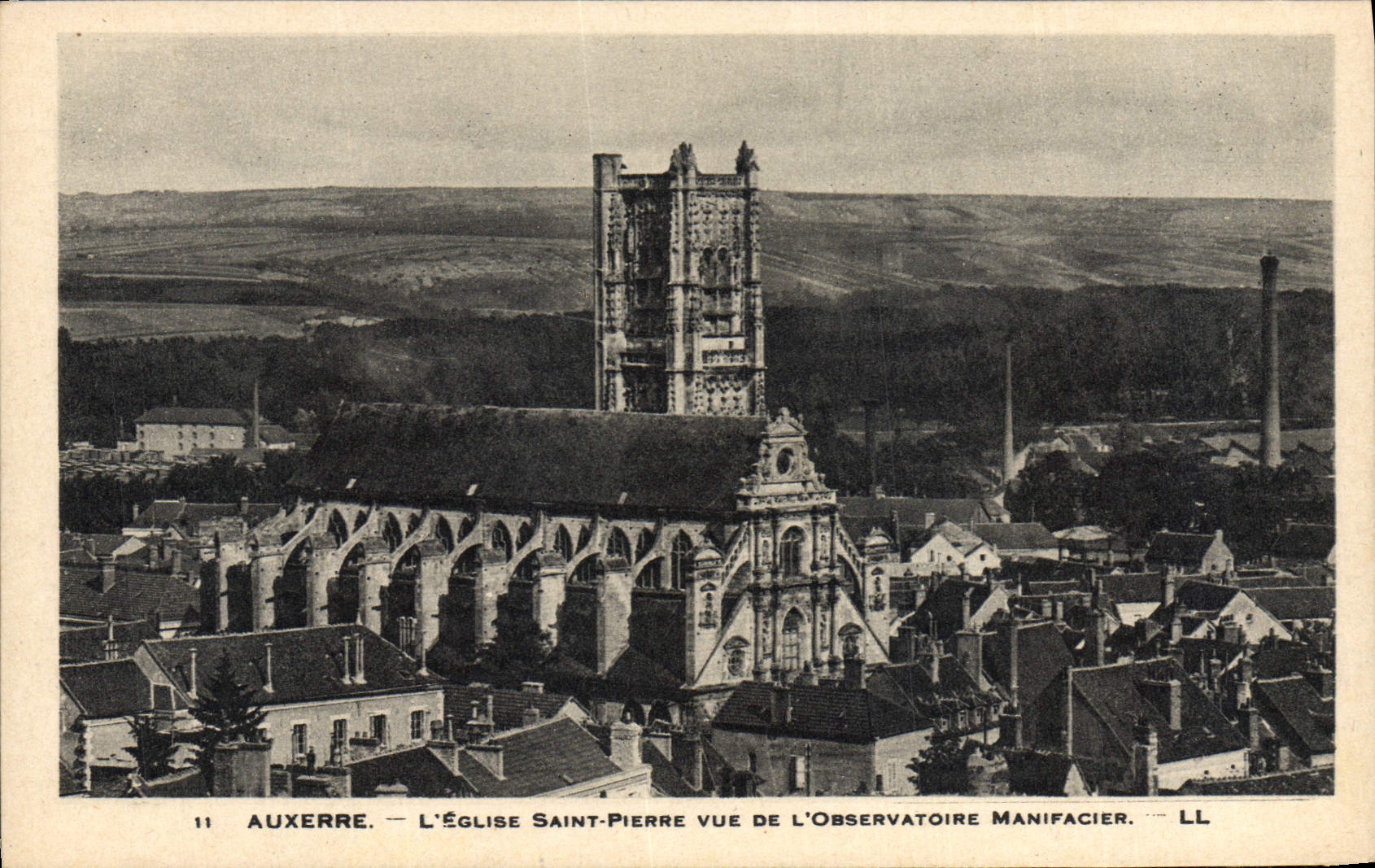 Auxerre — L'Église Saint-Pierre vue de l'Observatoire Manifacier — LL