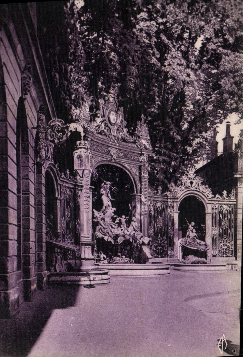 Ancy-le-Franc — Fontaine de Neptune — Éditeur : Ancy-la-Ville aux Portes d'Or