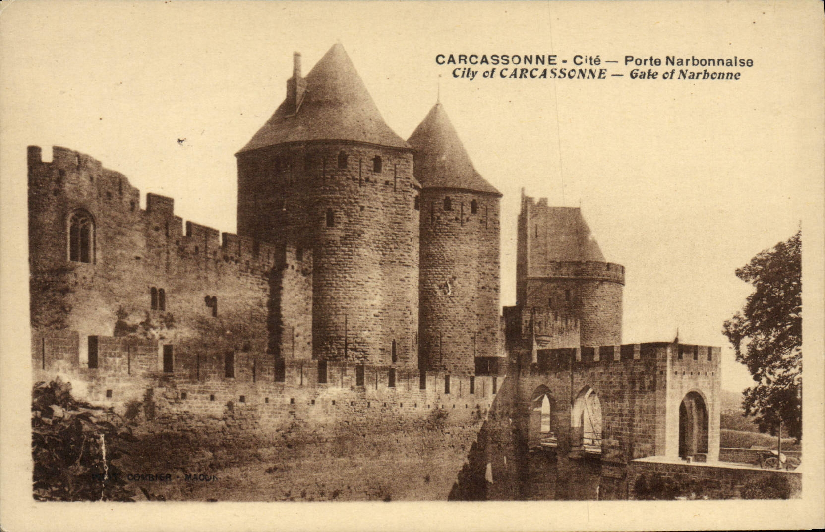 CPA Carcassonne Cite Porte Narbonnaise
