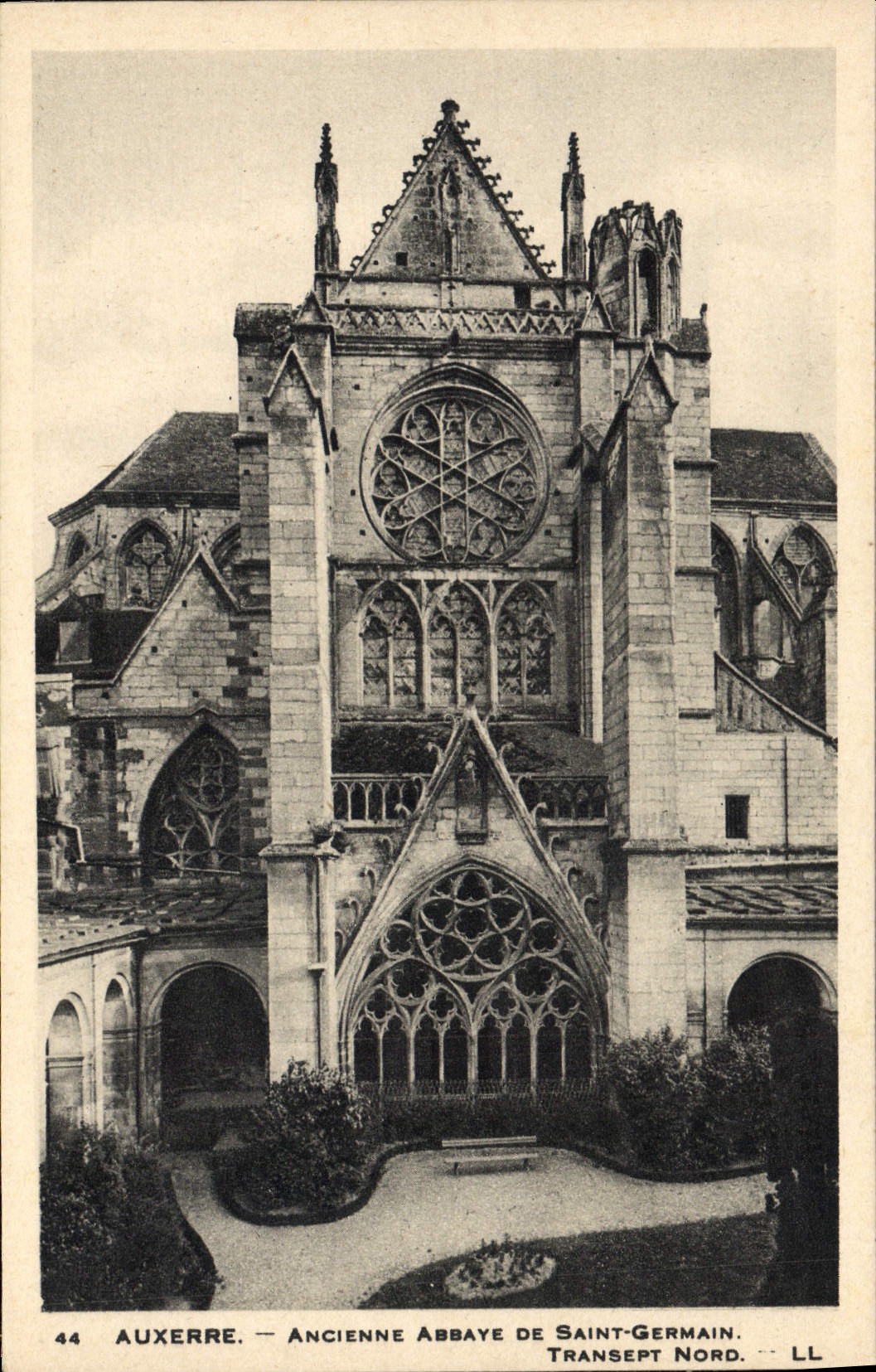 Auxerre — Ancienne Abbaye de Saint-Germain. Transept Nord.